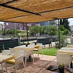 Close To With Restaurant *