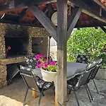 Apartment Close To With Restaurant *