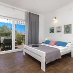 Close To With Restaurant Apartment *