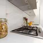 Close To With Restaurant Apartment *