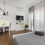 Close To With Restaurant Apartment