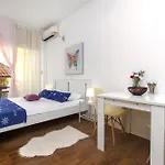 Close To With Restaurant Apartment