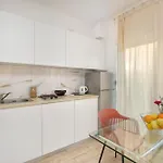 Close To With Restaurant Apartment *