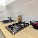 Apartment Close To With Restaurant *