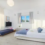 Apartment Close To With Restaurant