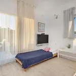 Close To With Restaurant Apartment