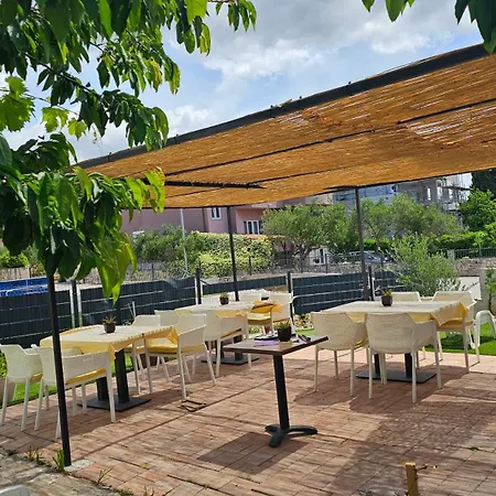 Whitehouse - Close To With Restaurant Brodarica (Sibenik-Knin)