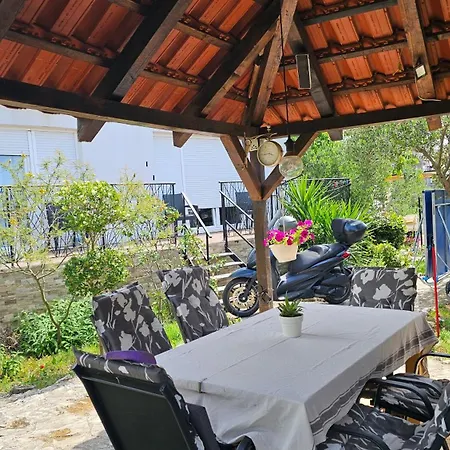 Whitehouse - Close To With Restaurant * Brodarica (Sibenik-Knin)