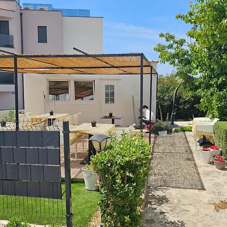 Close To With Restaurant