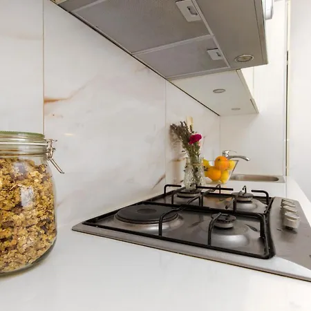 Whitehouse - Close To With Restaurant Apartment *