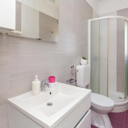 Apartment Whitehouse - Close To With Restaurant Brodarica (Sibenik-Knin)