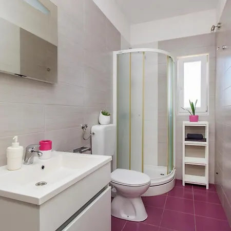 Whitehouse - Close To With Restaurant * Brodarica (Sibenik-Knin)