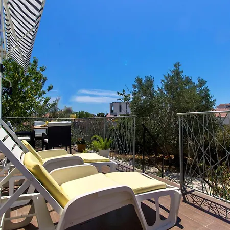 Whitehouse - Close To With Restaurant Apartment *