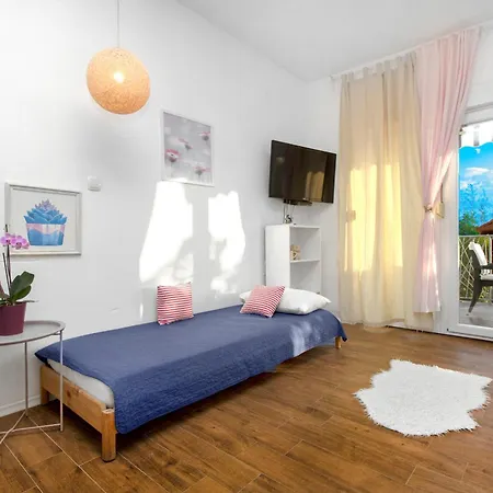 Whitehouse - Close To With Restaurant * Brodarica (Sibenik-Knin)