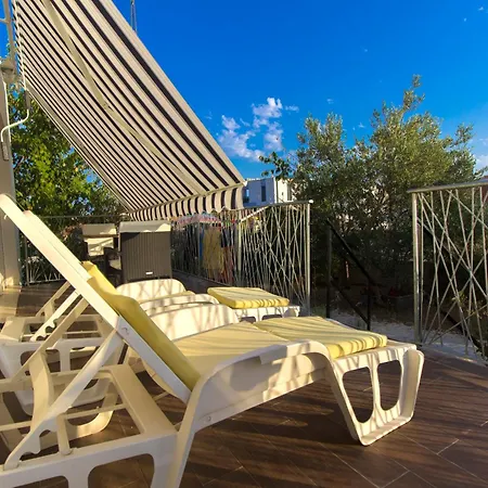 Whitehouse - Close To With Restaurant Apartment *