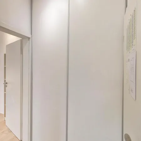 Whitehouse - Close To With Restaurant Apartment *