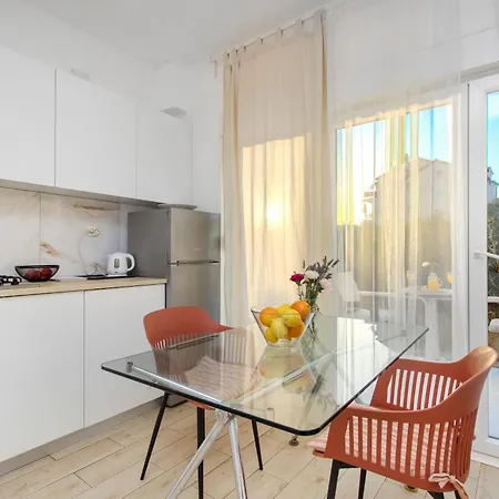 Close To With Restaurant *