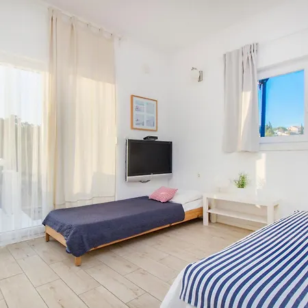 Close To With Restaurant *