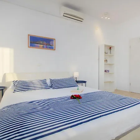 Whitehouse - Close To With Restaurant