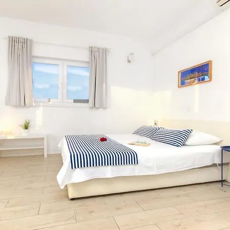 Whitehouse - Close To With Restaurant Apartment Brodarica (Sibenik-Knin)