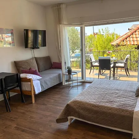 Whitehouse - Close To With Restaurant Apartment Brodarica (Sibenik-Knin)