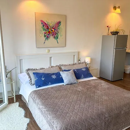 Whitehouse - Close To With Restaurant Apartment *