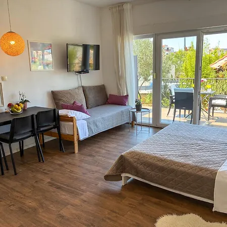 Apartment Whitehouse - Close To With Restaurant Brodarica (Sibenik-Knin)