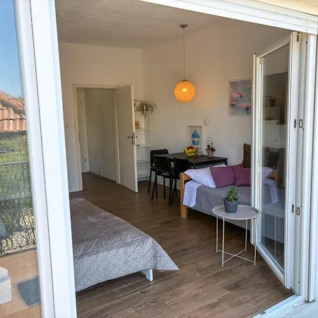 Whitehouse - Close To With Restaurant * Brodarica (Sibenik-Knin)