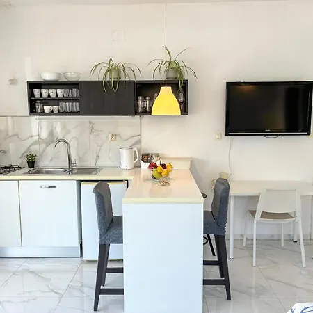 Whitehouse - Close To With Restaurant * Brodarica (Sibenik-Knin)