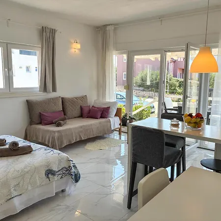 Whitehouse - Close To With Restaurant * Brodarica (Sibenik-Knin)