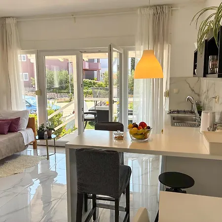 Whitehouse - Close To With Restaurant * Brodarica (Sibenik-Knin)