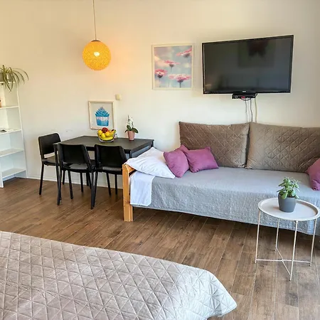 Whitehouse - Close To With Restaurant Apartment *