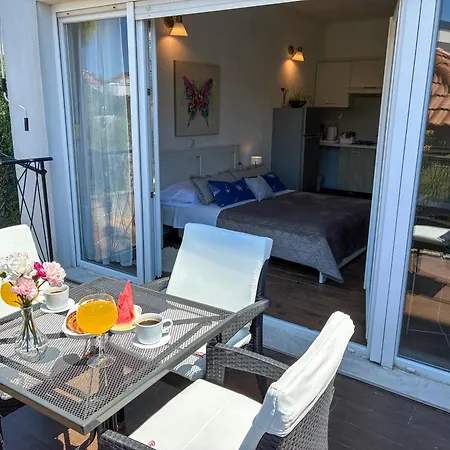 Whitehouse - Close To With Restaurant Apartment Brodarica (Sibenik-Knin)