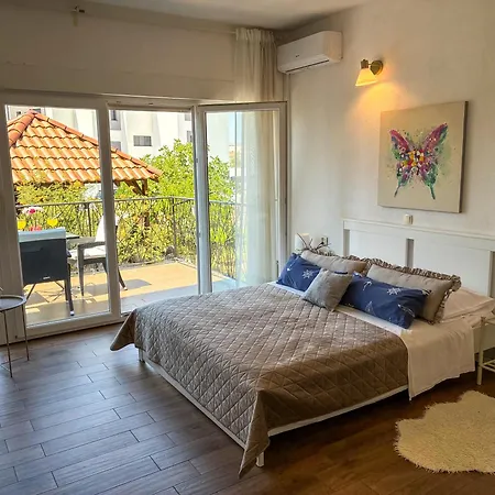 Whitehouse - Close To With Restaurant * Brodarica (Sibenik-Knin)