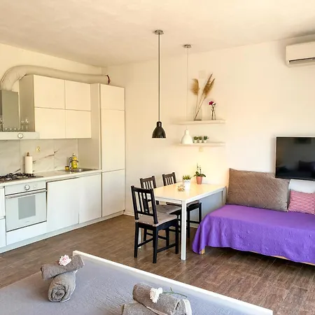 Whitehouse - Close To With Restaurant Apartment *