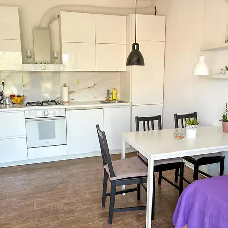Apartment Whitehouse - Close To With Restaurant