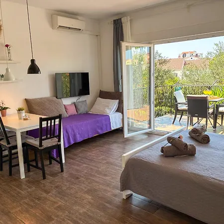 Whitehouse - Close To With Restaurant Brodarica (Sibenik-Knin)