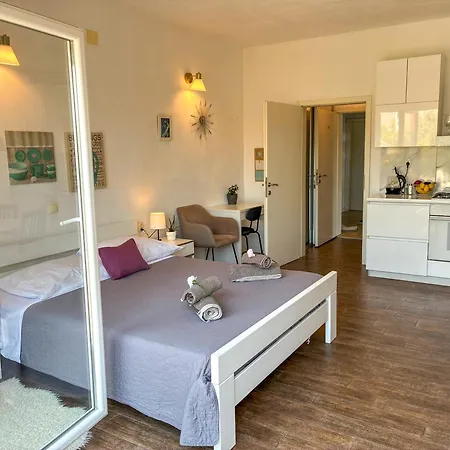 Whitehouse - Close To With Restaurant Apartment *