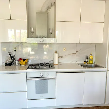 Whitehouse - Close To With Restaurant Apartment *
