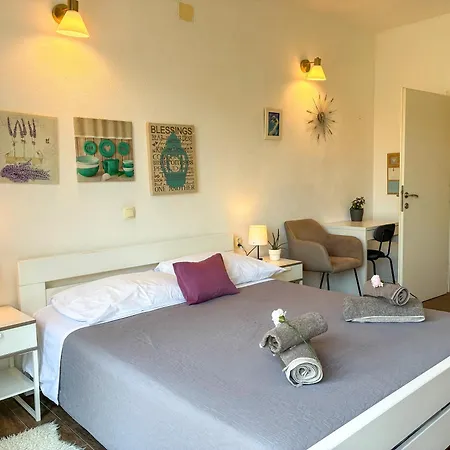 Whitehouse - Close To With Restaurant Apartment *
