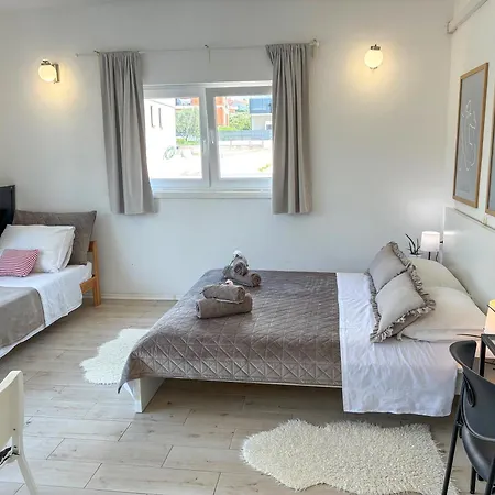 Apartment Whitehouse - Close To With Restaurant Brodarica (Sibenik-Knin)