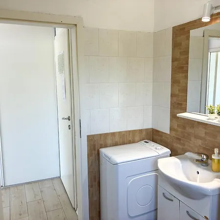 Whitehouse - Close To With Restaurant Brodarica (Sibenik-Knin)