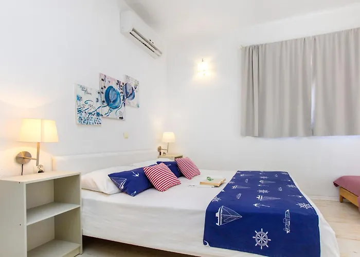 Close To With Restaurant *