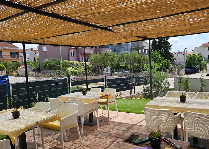 Close To With Restaurant *