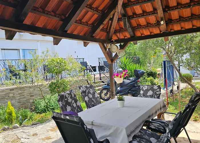 Close To With Restaurant * ברודאריצה