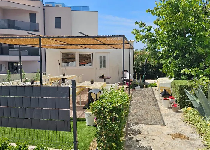 Close To With Restaurant