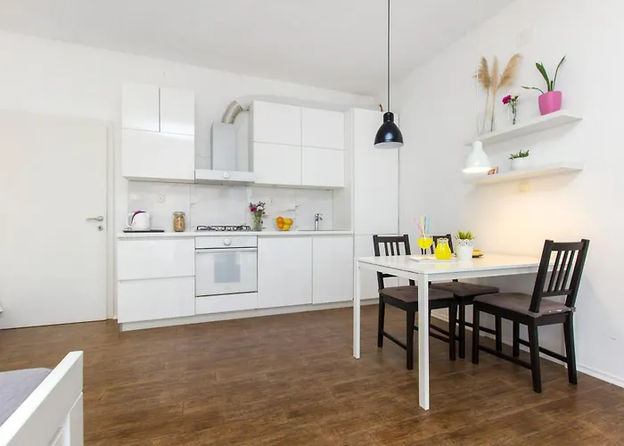 Close To With Restaurant *