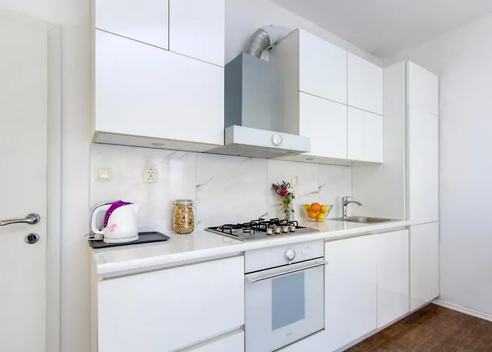 Close To With Restaurant *