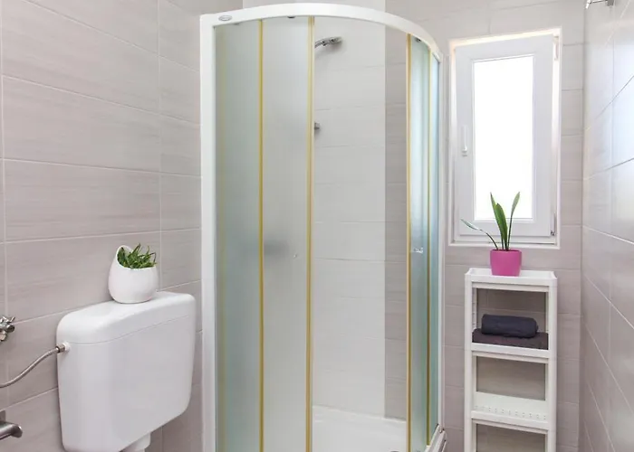 Close To With Restaurant *