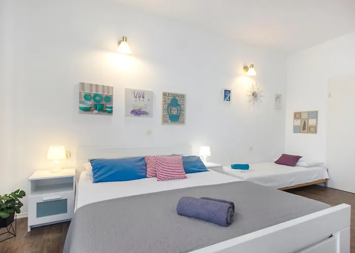 Close To With Restaurant * ברודאריצה